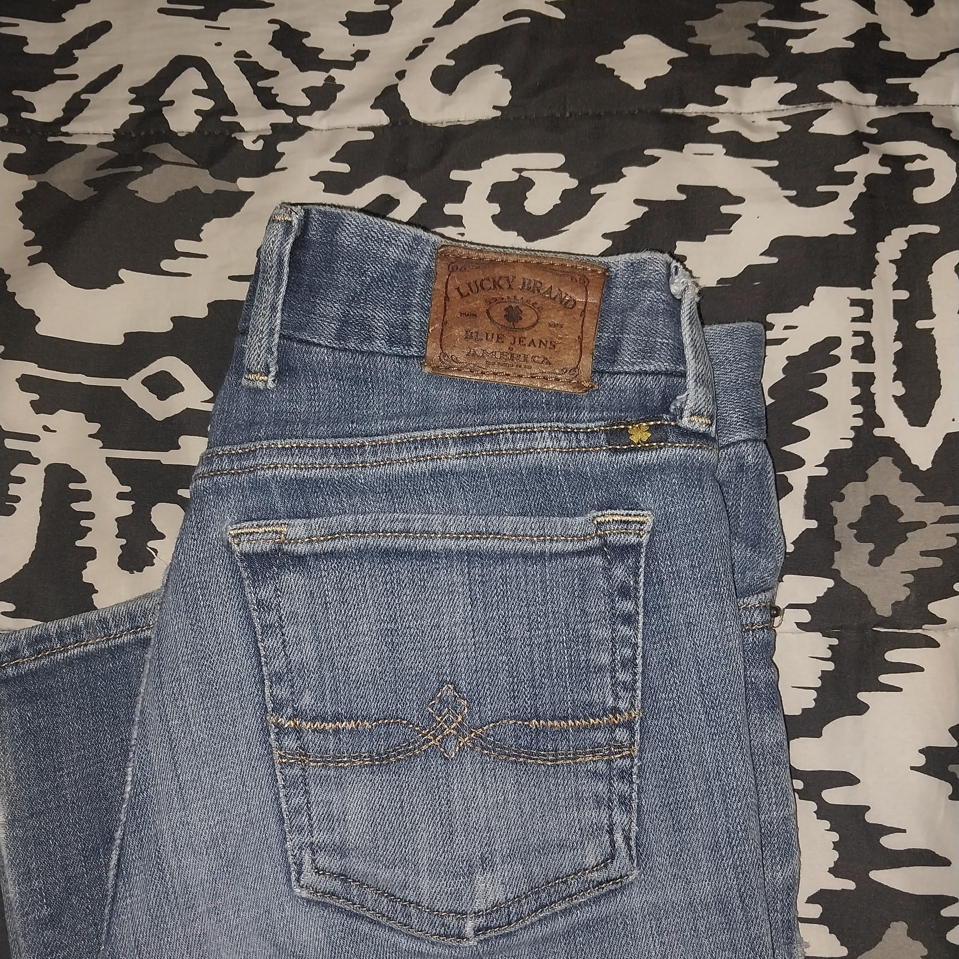 Lucky Brand Straight Leg Jeans In Medium Blue Denim Bin 06